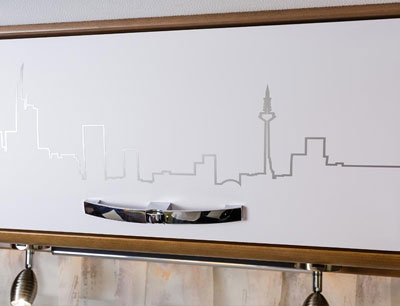 Bravia Van Swan 599 Edition Schrankdekor